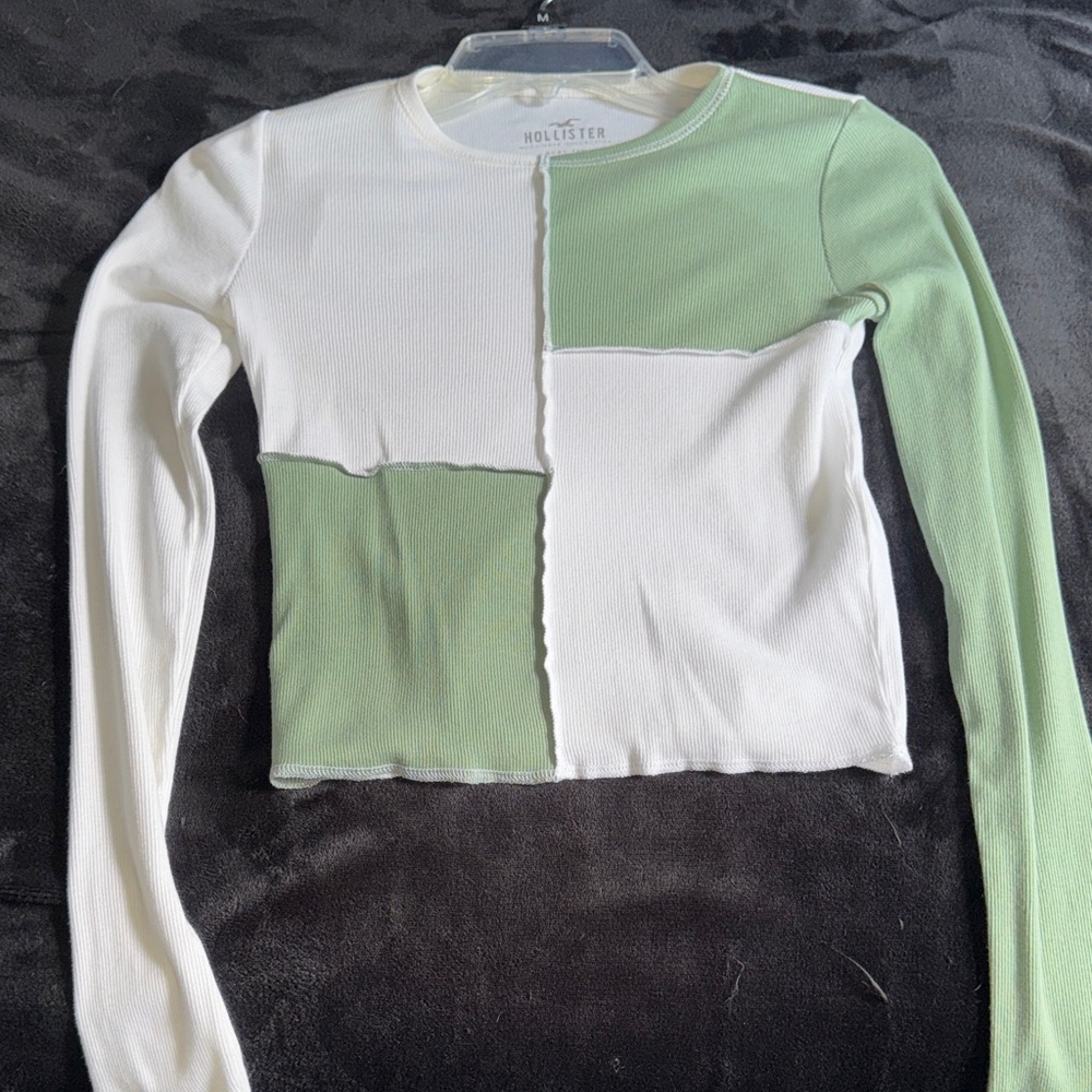 Hollister Women's Two-Tone Green and White Blouse